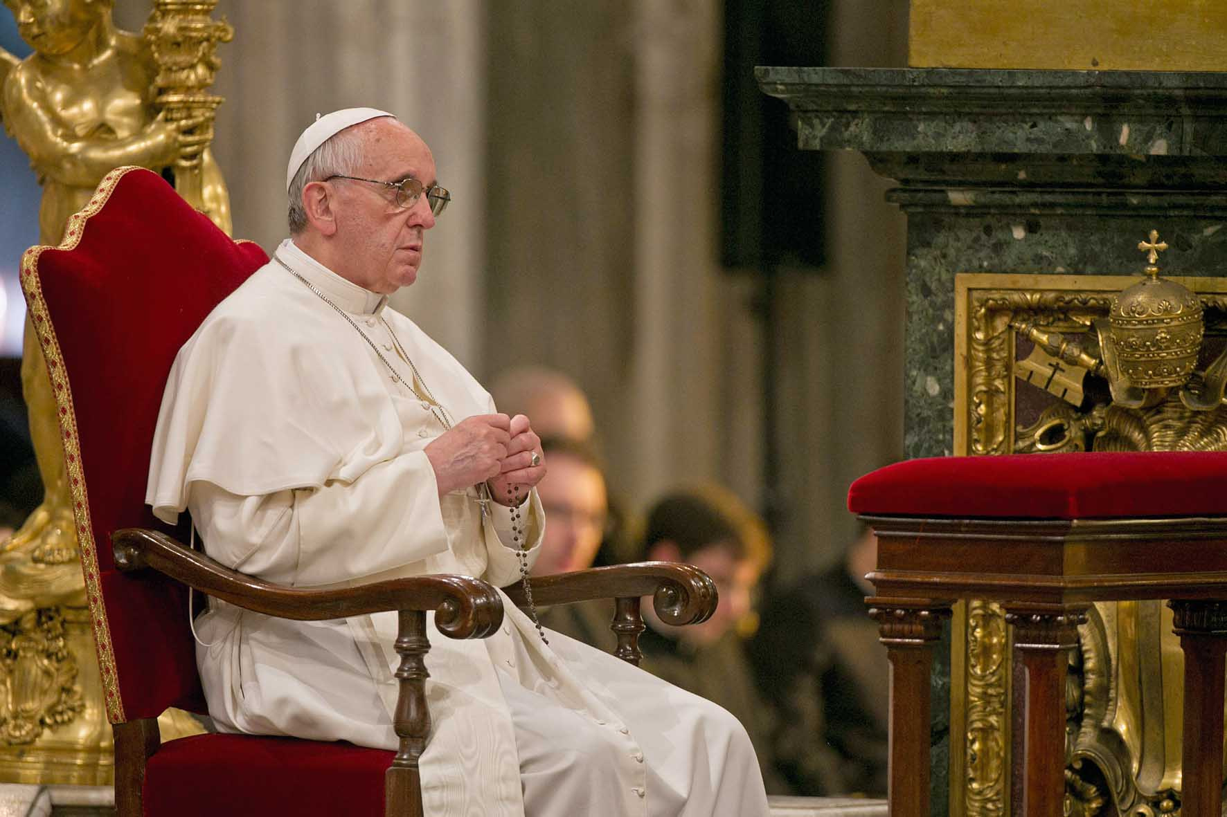 Roma, 05-04-2013.
Il Santo Rosario presieduto da Sua Santita' Papa Francesco nella Basilica di Santa Maria Maggiore.